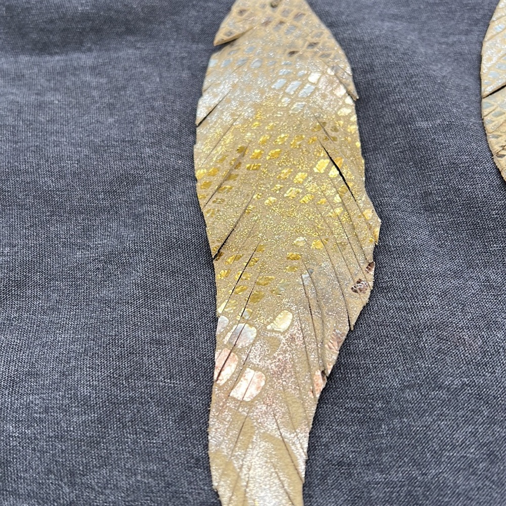 Leather mermaid print fringe earrings - Picture 7 of 11